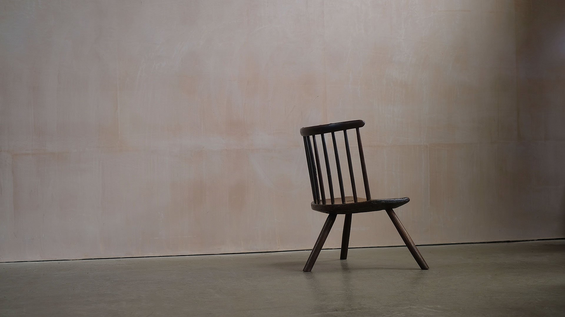 Primitive-Low-Chair-3-Legs-4.jpg