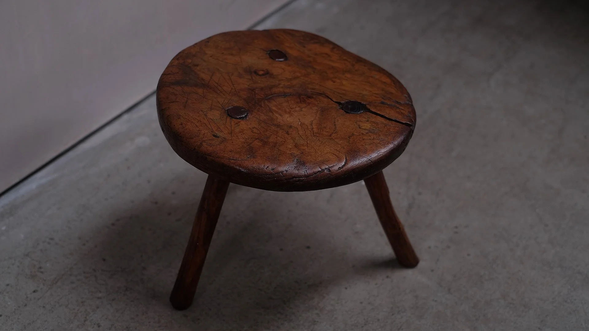 Elm-Burr-Stool-4.jpg