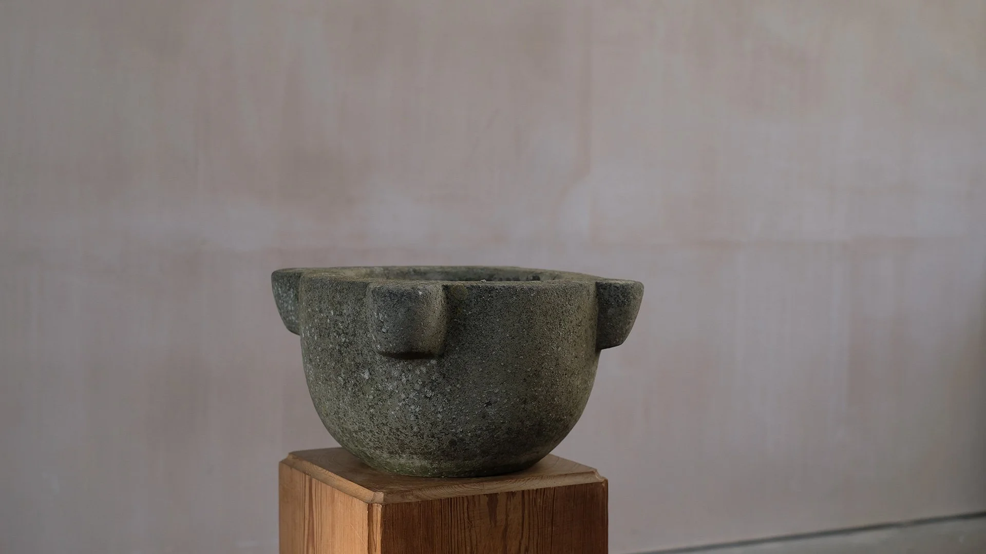 Heavy-Stone-Mortar-4.jpg
