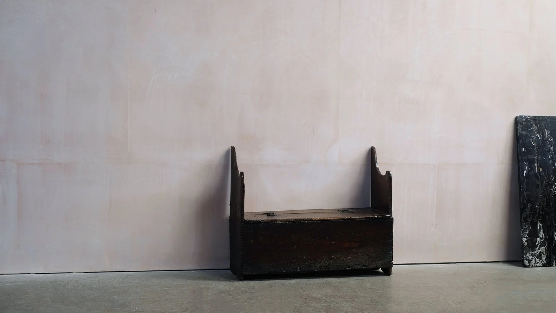 Primitive Oak Settle