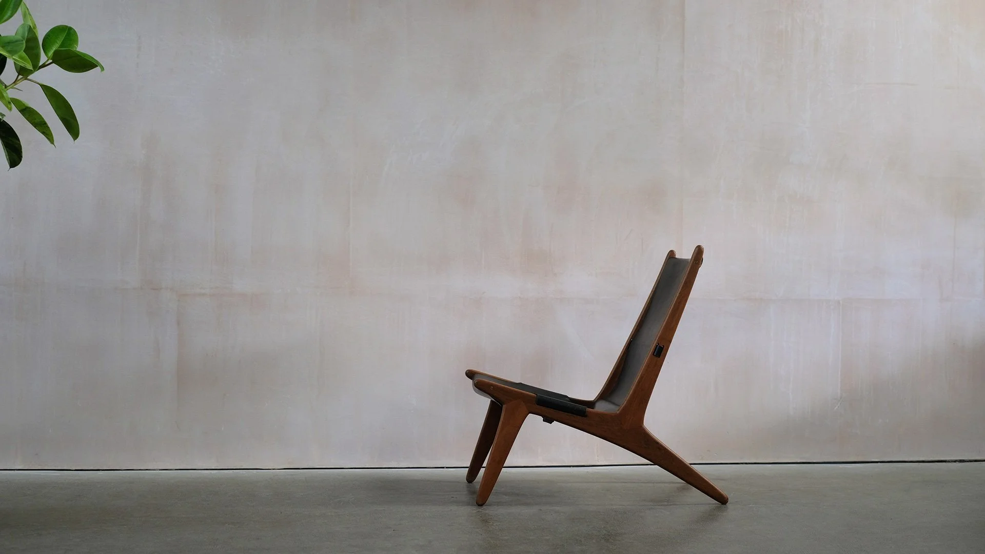 Osten-and-Uno-Hunting-Chair-2.jpg