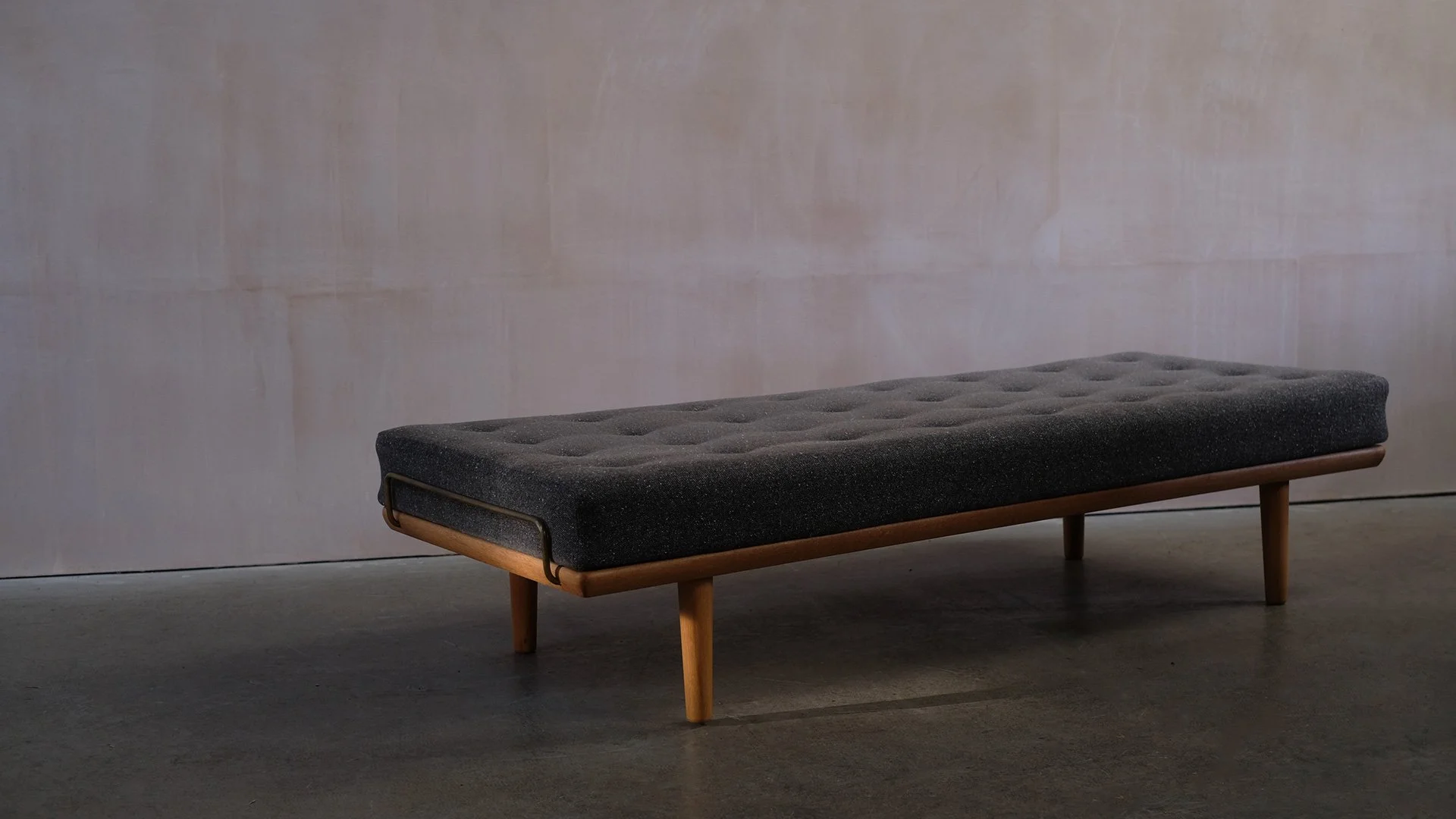 Hans-Wegner-GE19-Daybed-5.jpg