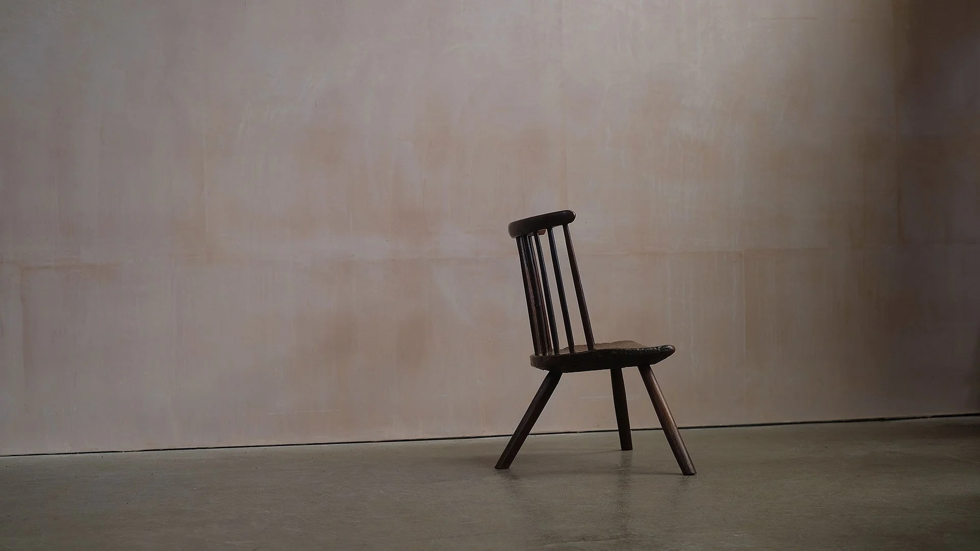 Primitive-Low-Chair-3-Legs-3.jpg