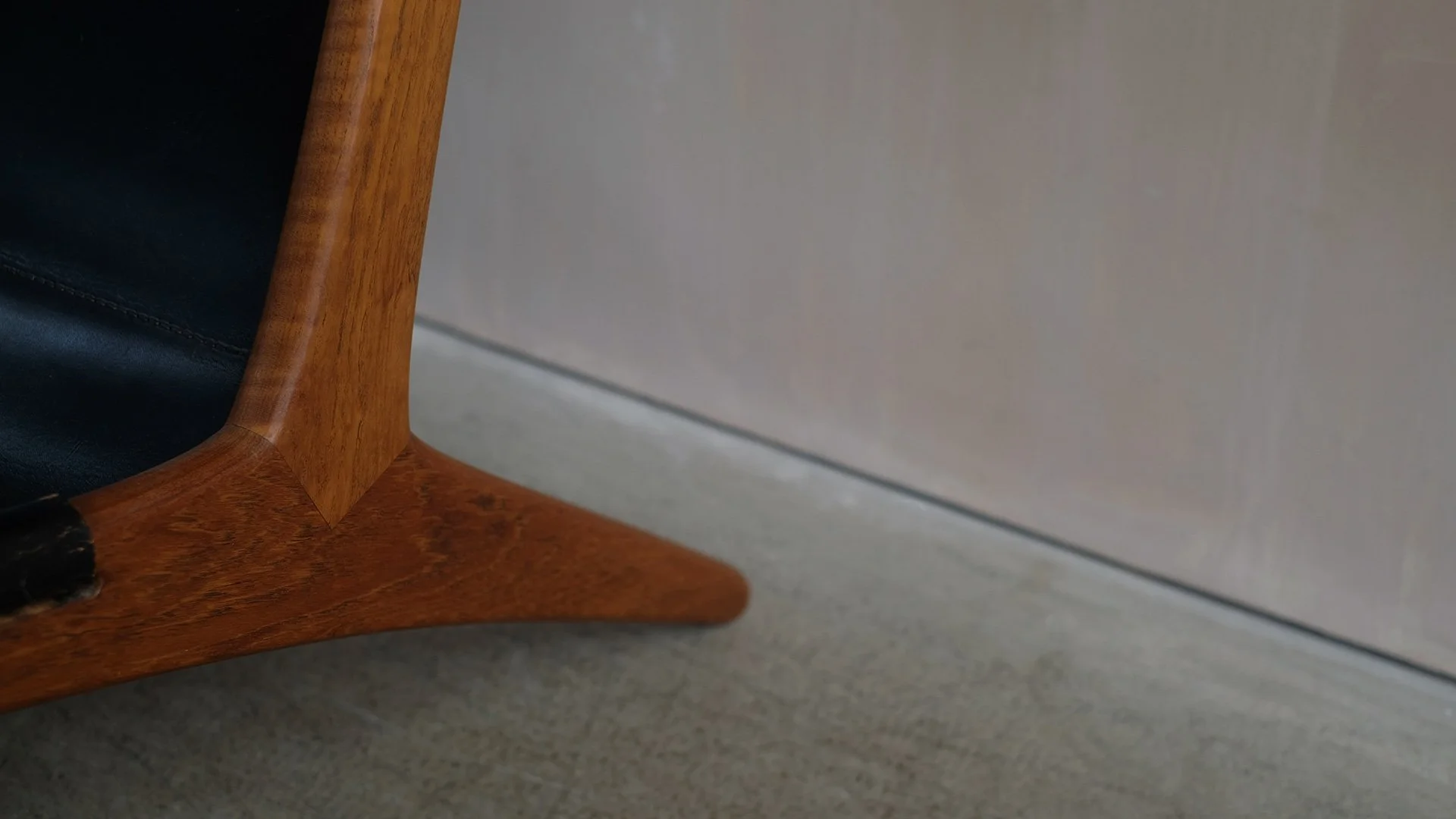 Osten-and-Uno-Hunting-Chair-11.jpg