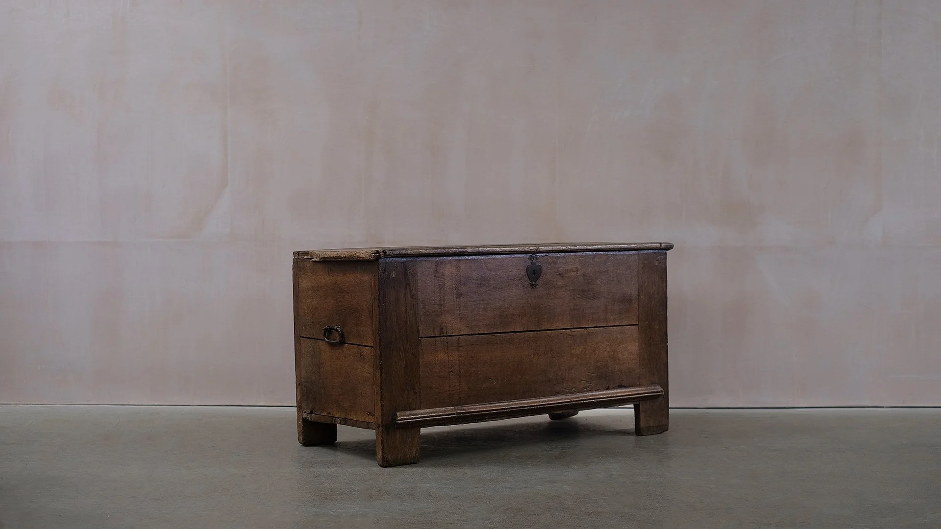 Primitive-Oak-Chest-1.jpg