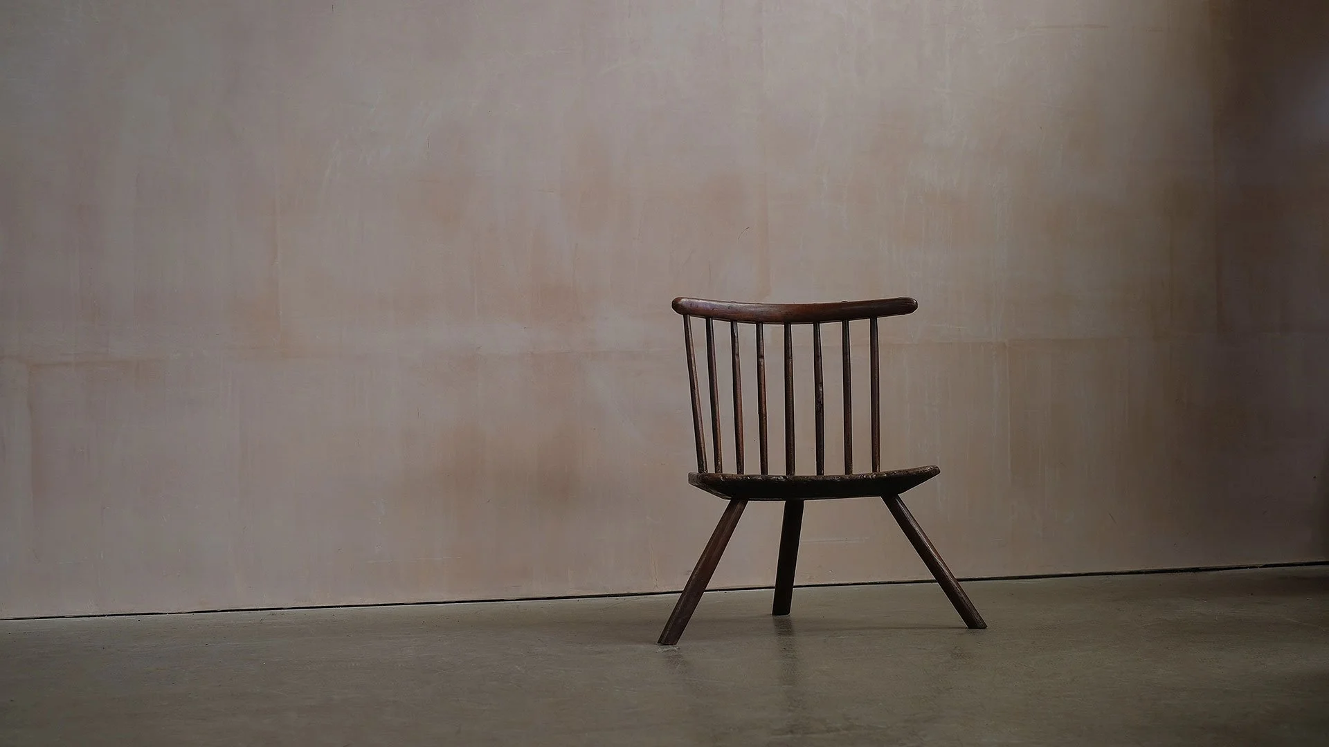 Primitive-Low-Chair-3-Legs-1.jpg
