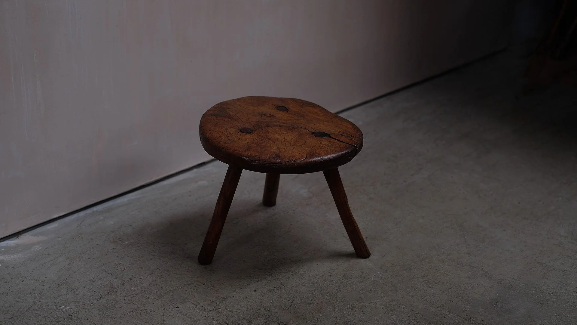 Elm-Burr-Stool-3.jpg