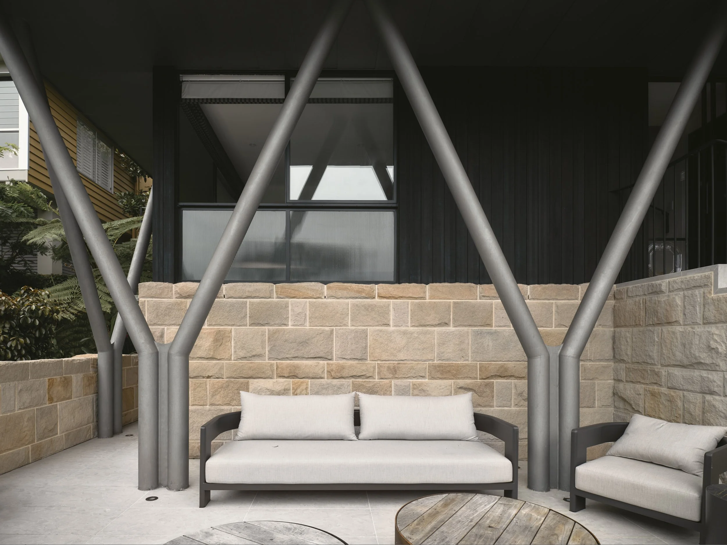 Blake Letnic Architects_Angophora House_Y Columns 5.jpg