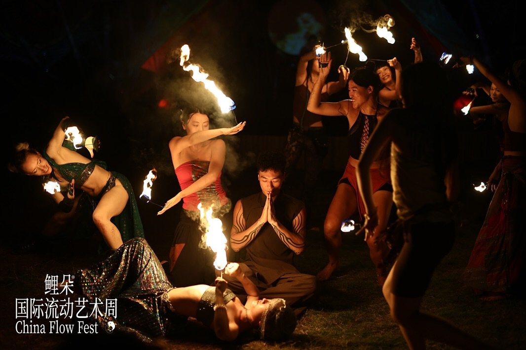 Hot Girl Shhh 🌛 🌑 🌒 

Serenading the king of the palm torch sirens&hellip;. He survived&hellip;just&hellip;❤️&zwj;🔥

Such a beautiful moment with these stunning girls of many different talents and backgrounds. 
I wanna start Chinese classical dan
