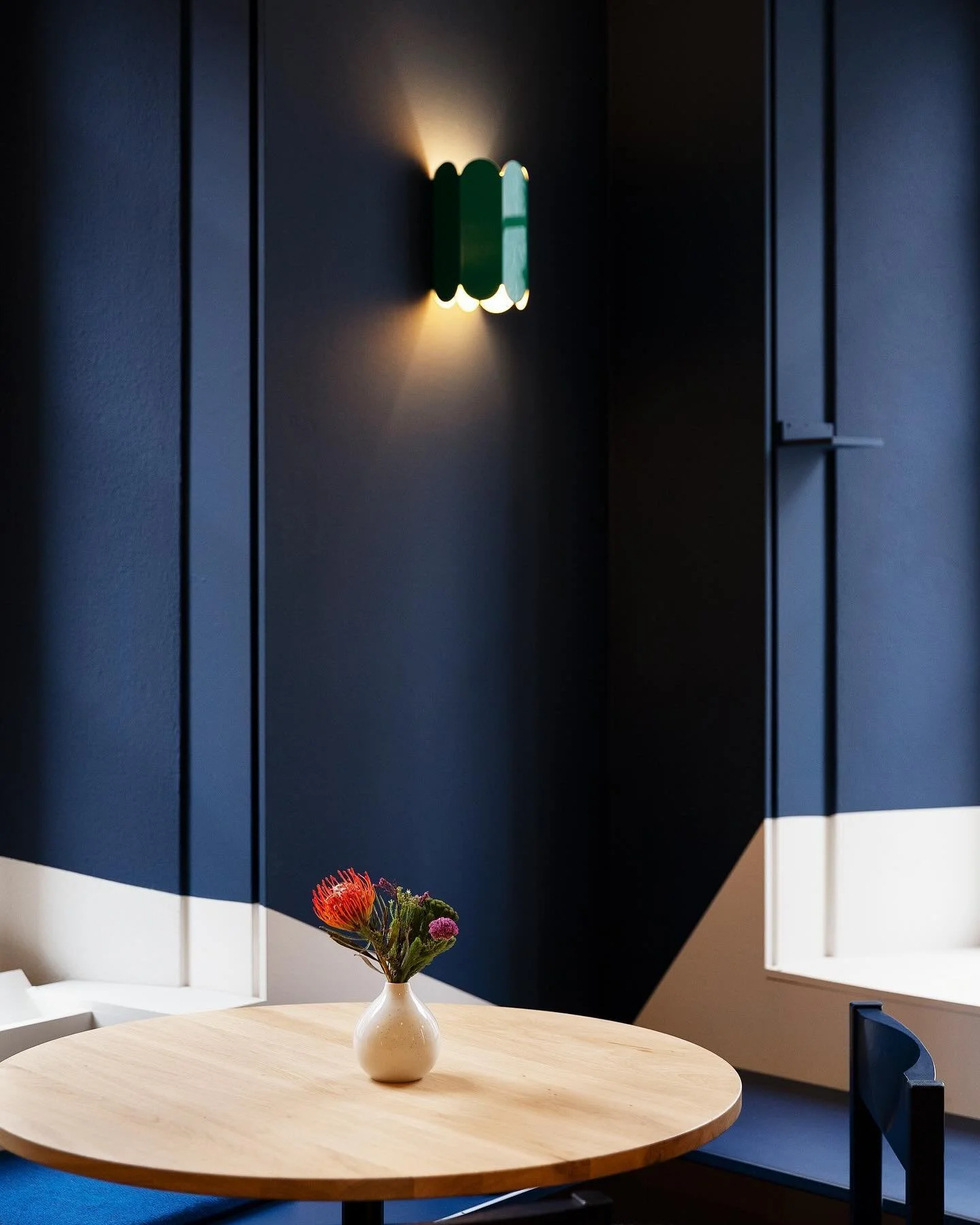 I think this is probably my favorite corner for a coffee @pyxis_cafe 

Interior architecture by #studiojuliachrist in 2023. 

📸 @gabriellebesenval

#architecture #art #colours #newproject #interior #interiordetails #interiordesign #publicspaces #hos