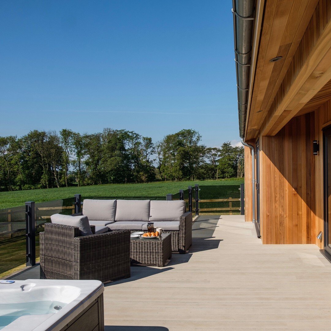 One of our favourite parts of the Lodges is the deck area. 
Equipped with lounge seating and hot tub there is lots of space to relax and enjoy the wildlife around you and to take in the beautiful views across the Firth of Fourth. 

The deck leads you