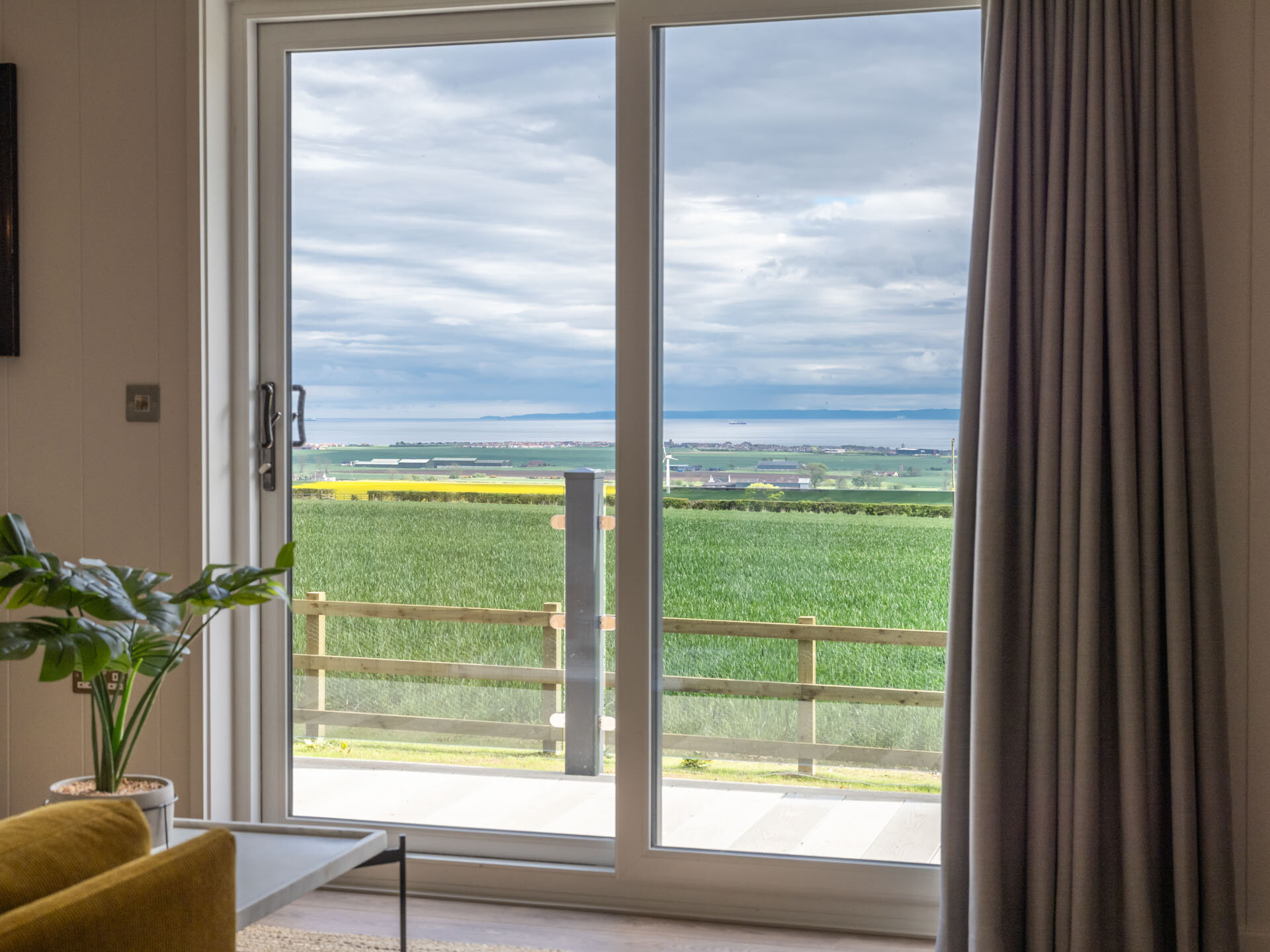 luxury-lodges-st-andrews-bonerbo-farm-the-kittwake-25.jpeg