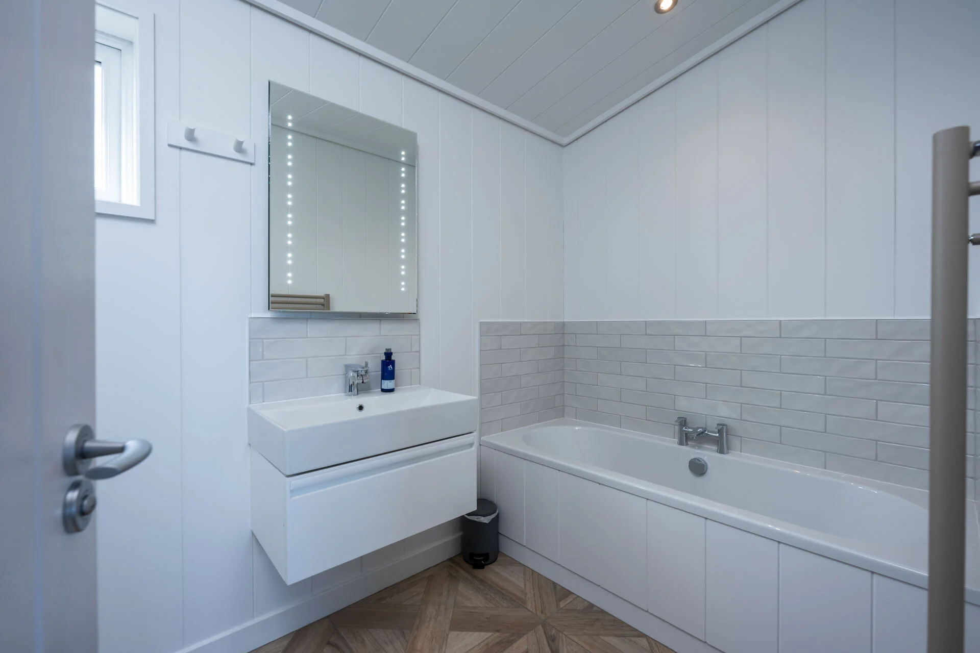 luxury-lodges-st-andrews-bonerbo-farm-the-tern-22.jpeg