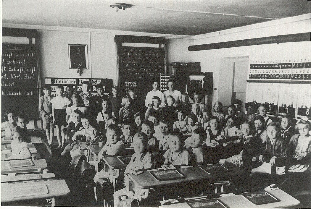 Schulklasse Jahrgang 1940-41.jpg