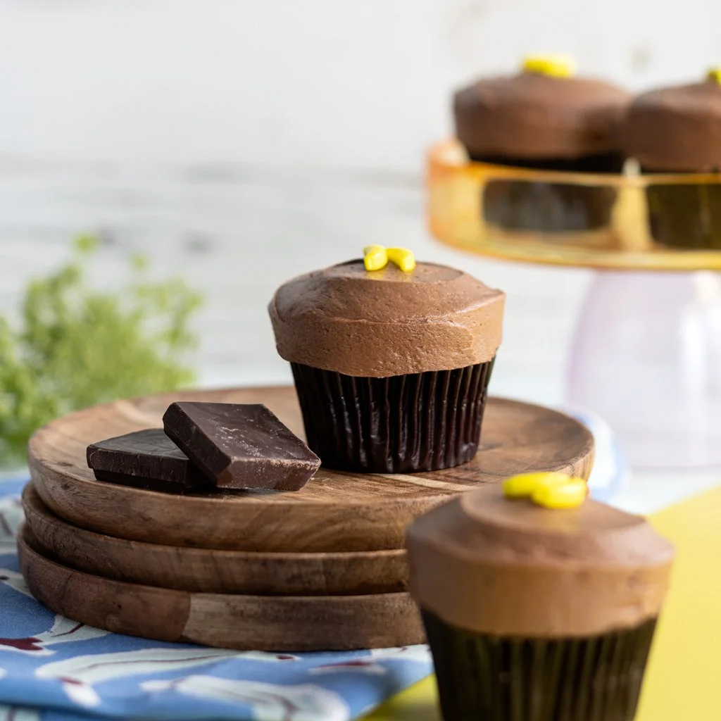 banana-dark-choc_beauty-2_1024x1024.jpg