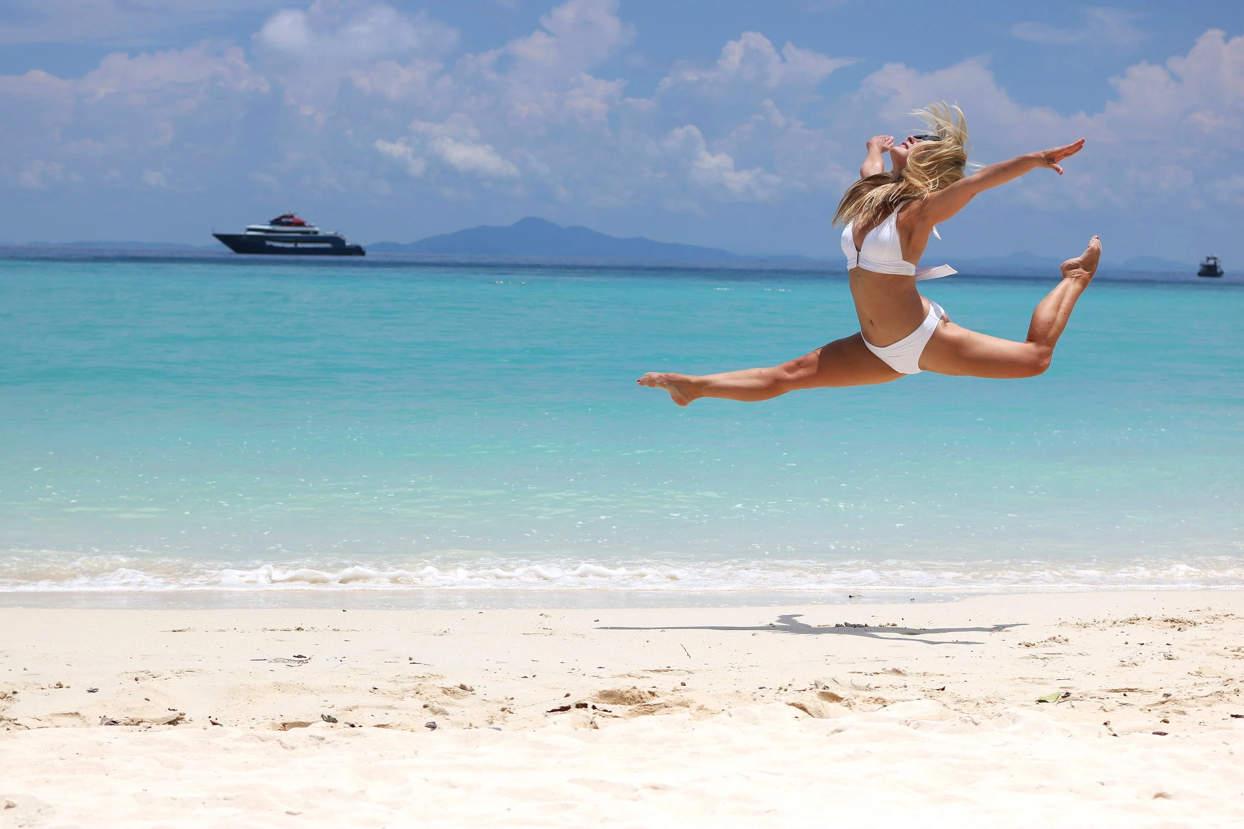 Lindsey Wise Beachleap.JPG