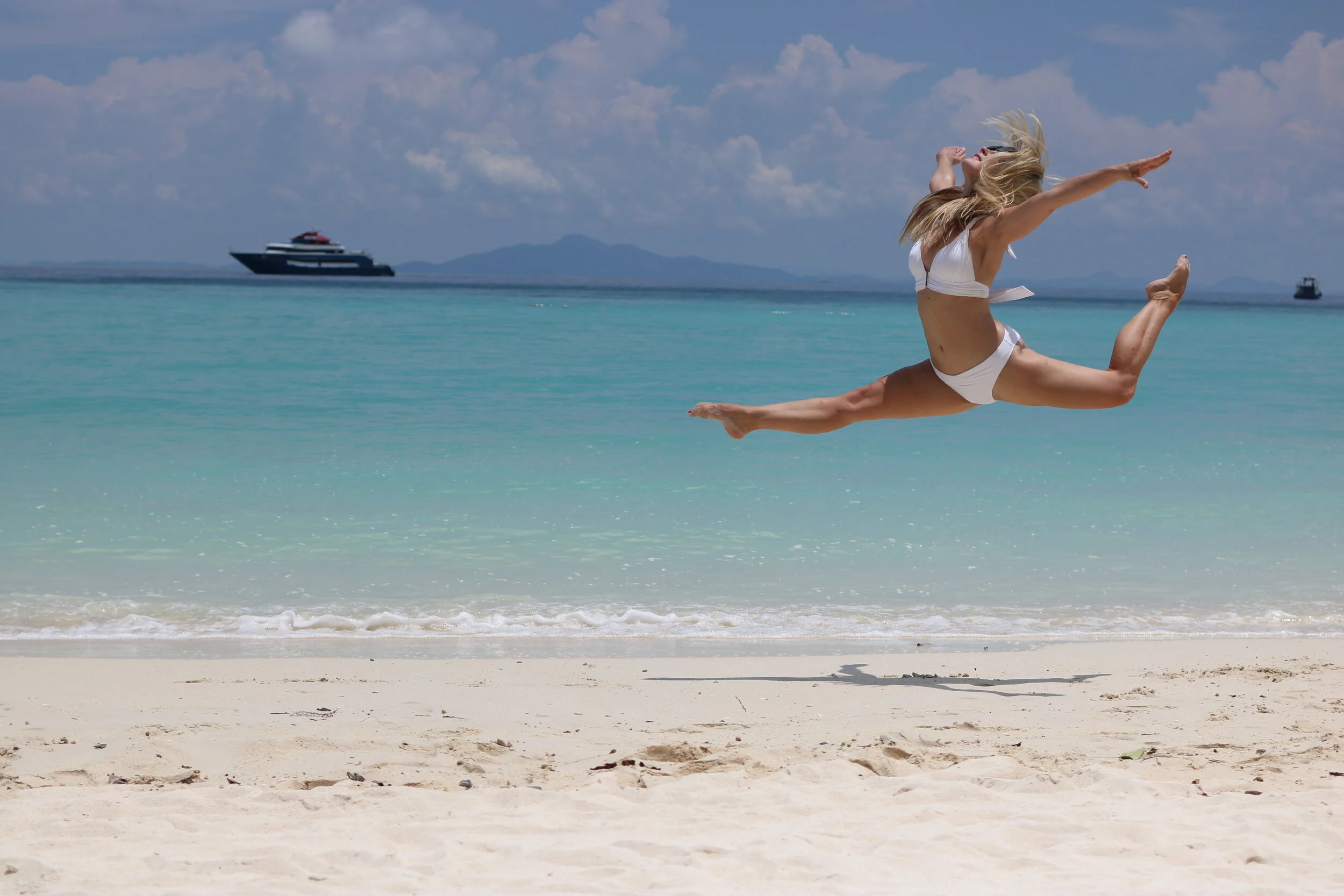 Lindsey Wise Beachleap.JPG