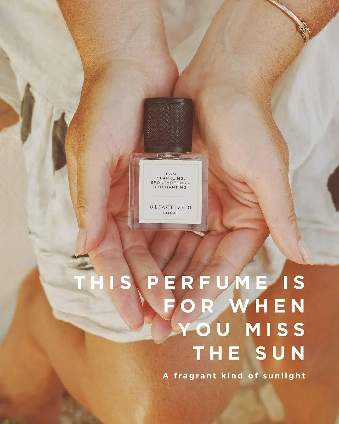 Friday feeling: I hate the cold and dark. It makes me grumpy😆 This is my daytime antidote 💫 
Anyone else reach for Citrus scents when the light disappears?

#olfactiveo #nicheperfume #personalityperfume #sniffandsip