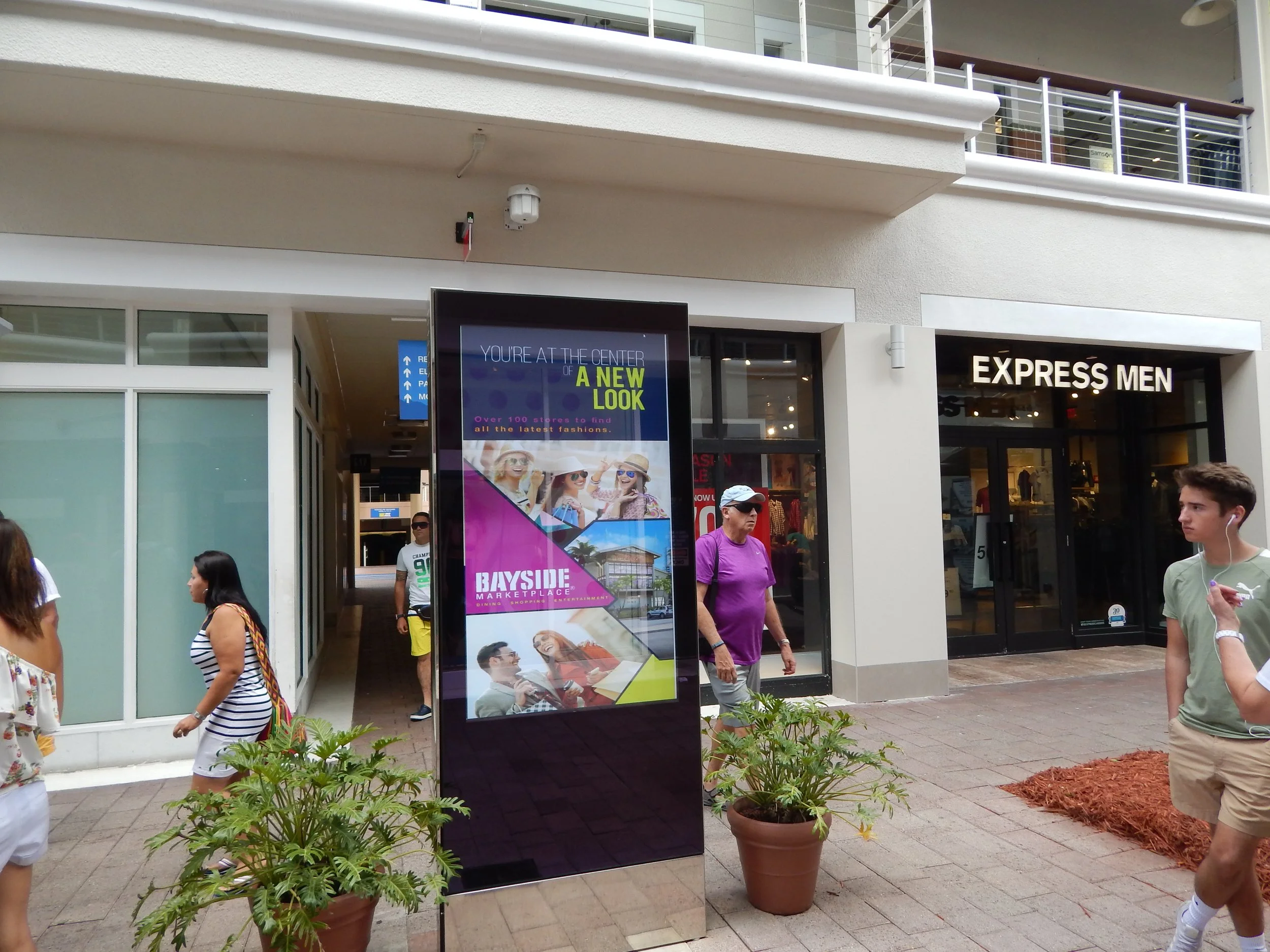Retrofit to Reinvent: Elevating the Bayside Visitor Experience. 10 Years of Engagement: High-Performance Outdoor Digital Solutions 