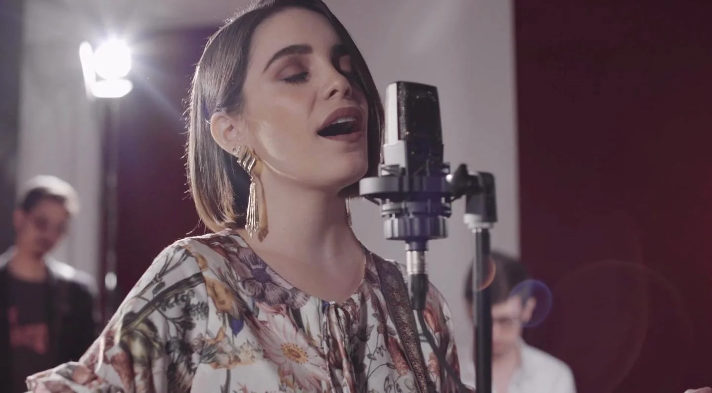 Continuando con el segmento musical, &iquest;se acuerdan de este v&iacute;deo? 🌹🎺⏳❤️ Todo va a pasar con @cecijunomusic ft. @luzpinos 

Link: https://youtu.be/cPoUEMNv5tk 

#ecuador #balboafilms #cecijuno #luzpinos #videoclip