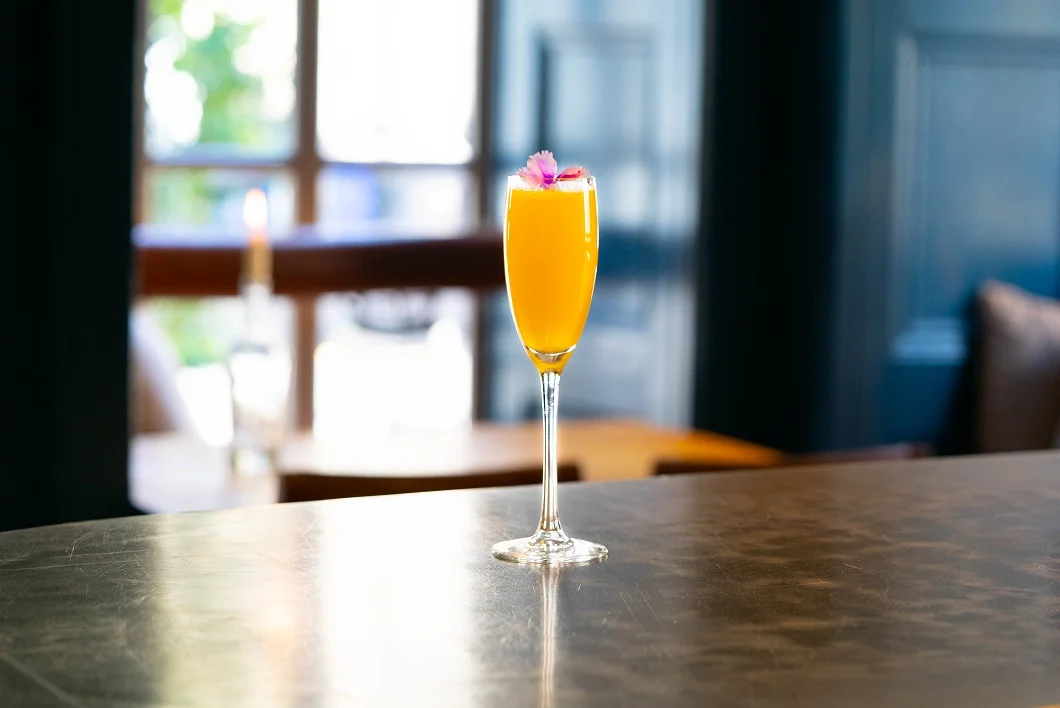 THE 3 P'S : Porter's Tropical Old Tom Gin and Passion Fruit Purée, topped with Prosecco