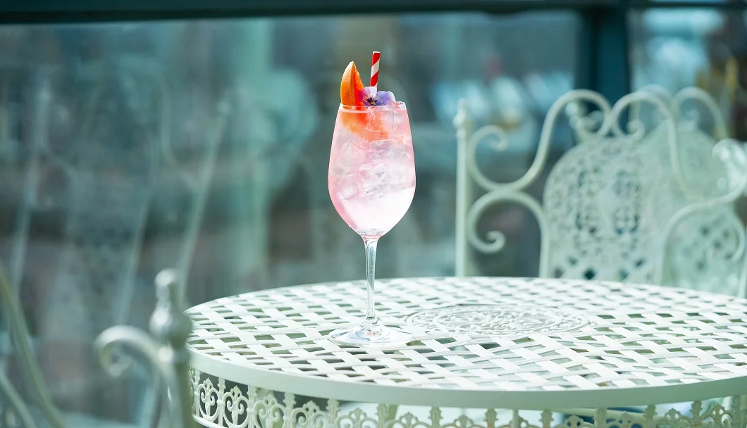 ROSA SPRITZ : Lanique Rose Liqueur and Grapefruit & Lemon Verbena Soda, topped with Prosecco