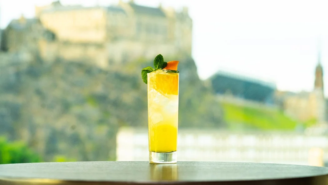 SILVER JET : Ketel One Vodka, Vanilla Syrup and Lime Juice, topped with Ginger Beer