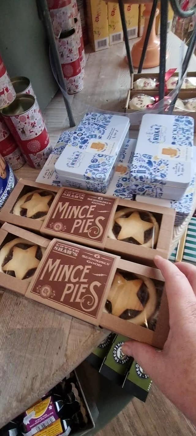 hamper mince pies.jpg