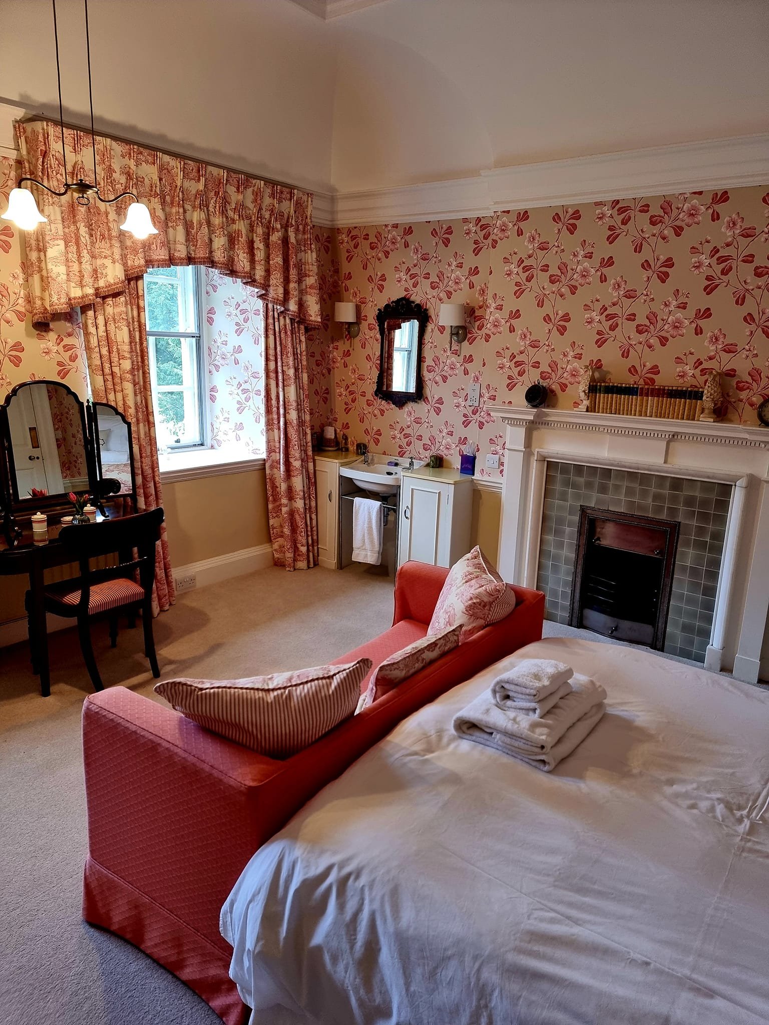 Straloch pink bedroom 5.jpg