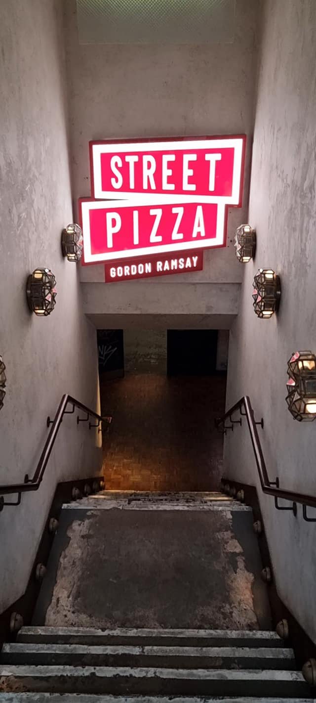 gordon ramsay pizza sign.jpg