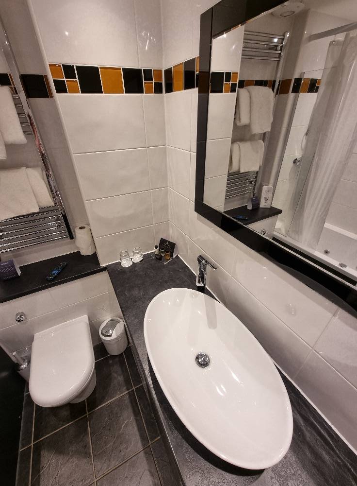 cairndale bathroom 3.jpg