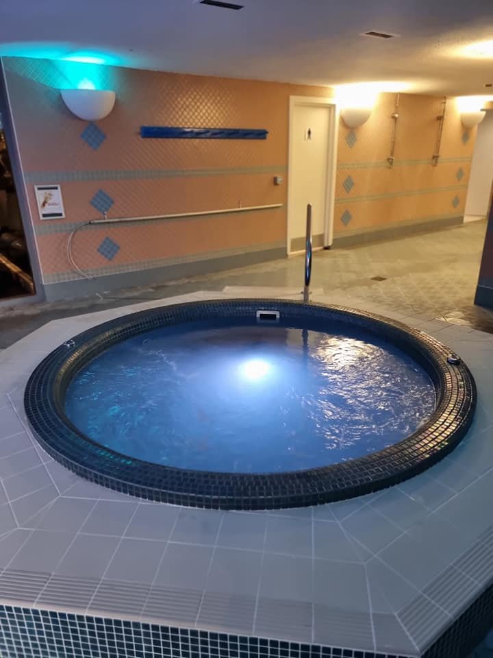 cairndale jacuzzi.jpg