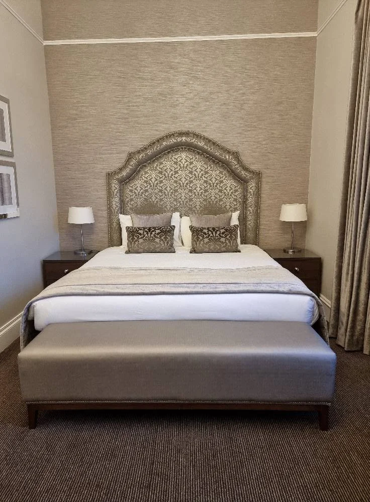 palace bedroom.jpg
