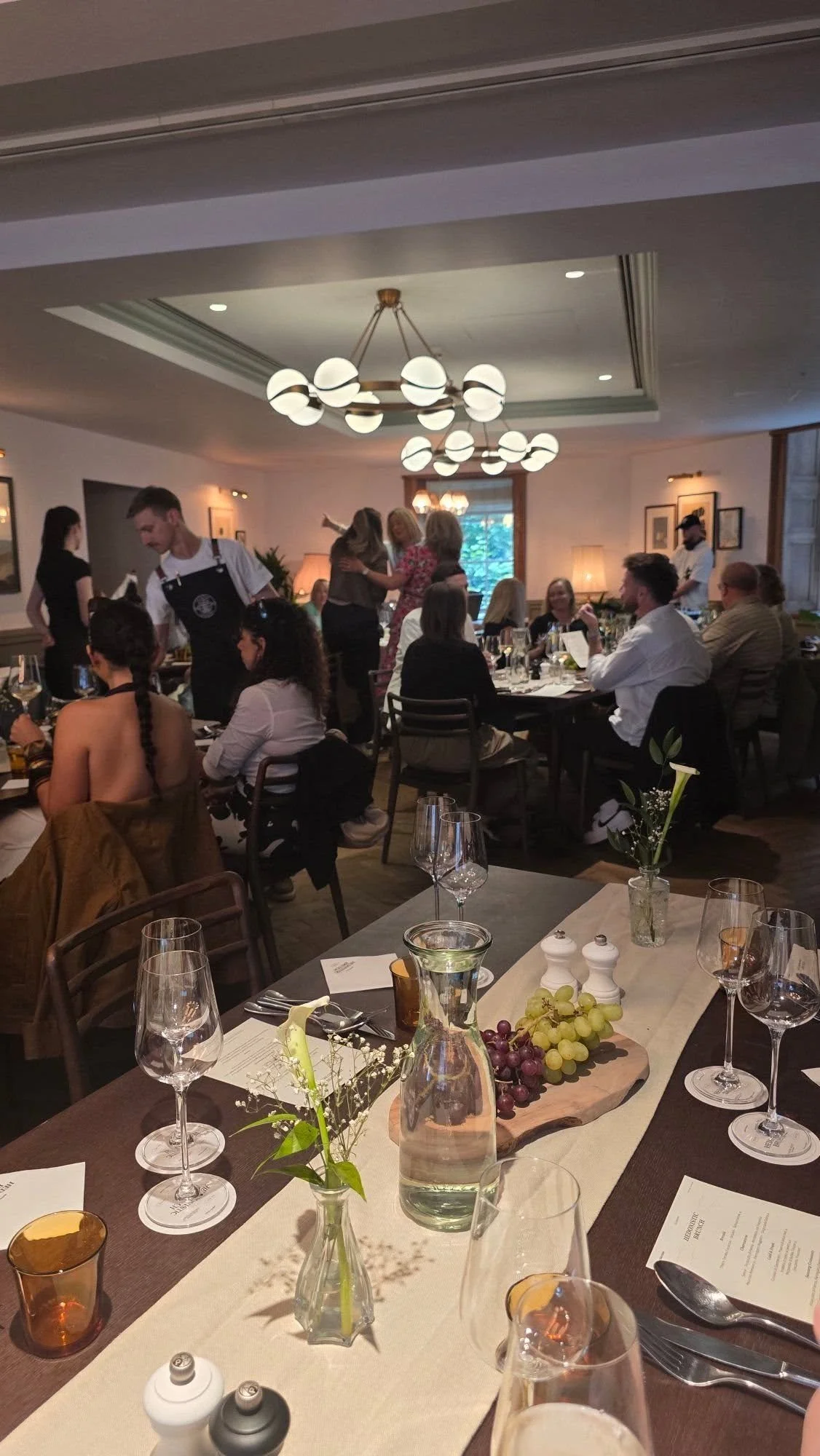 Hoxton Brunch inside 2.jpg