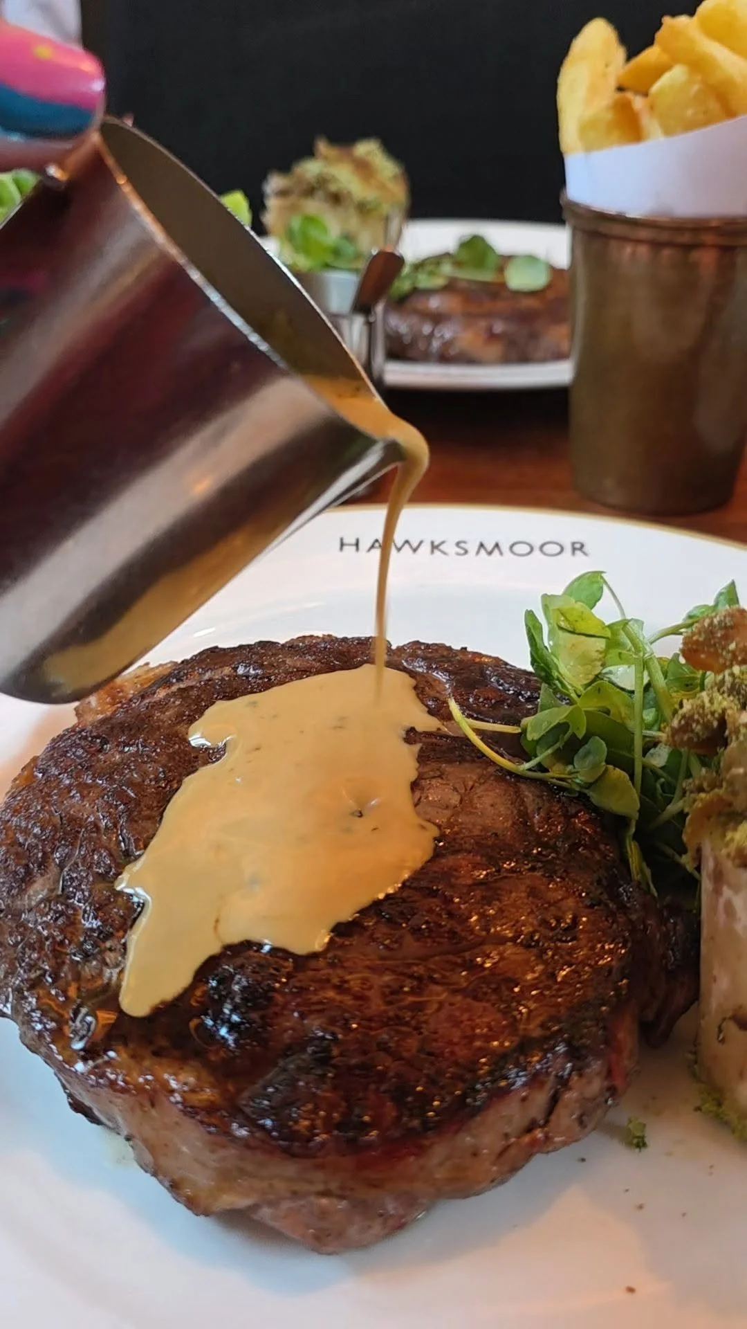 Hm steak sauce pour 2.jpg