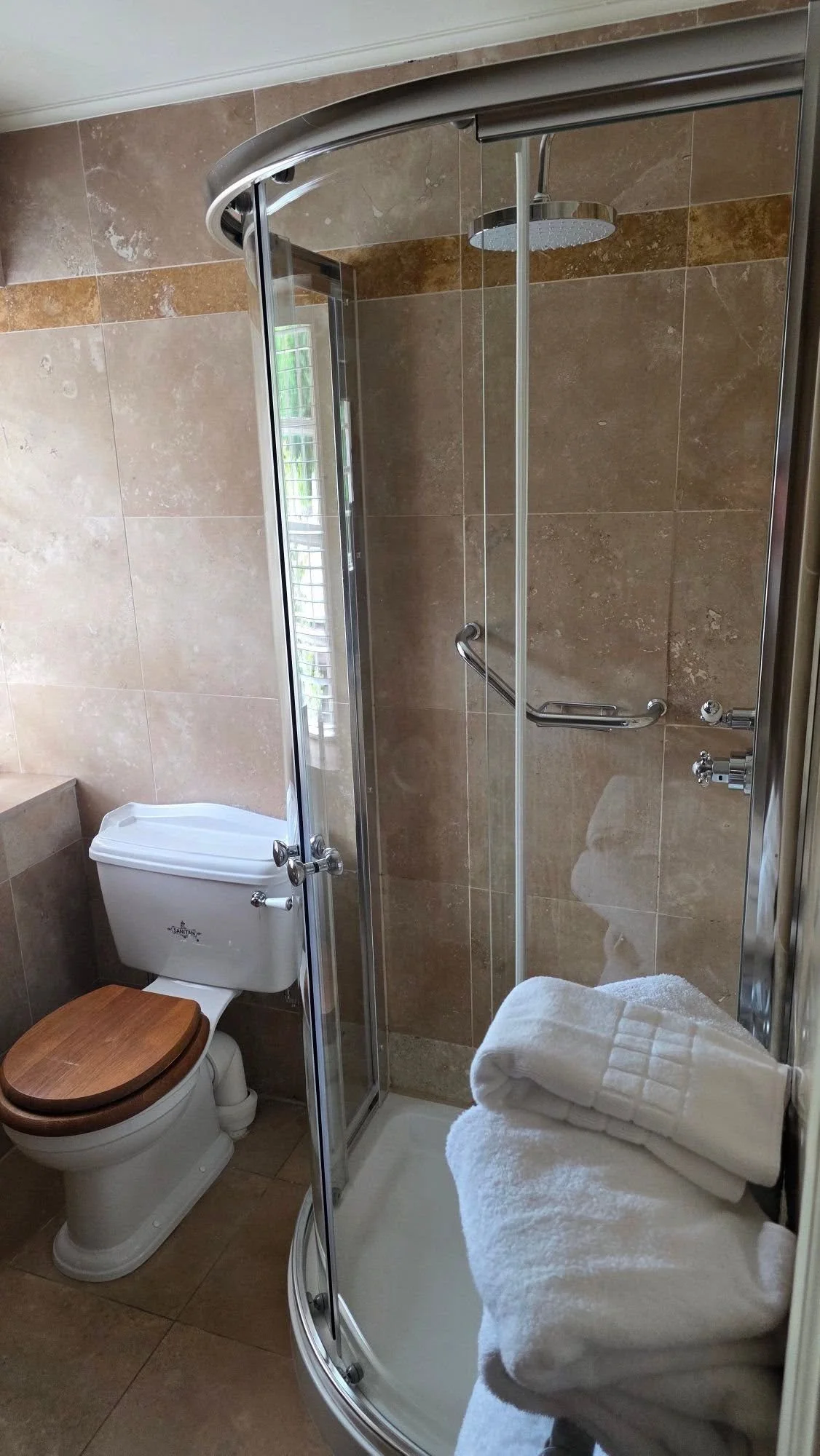 Th bathroom 3.jpg