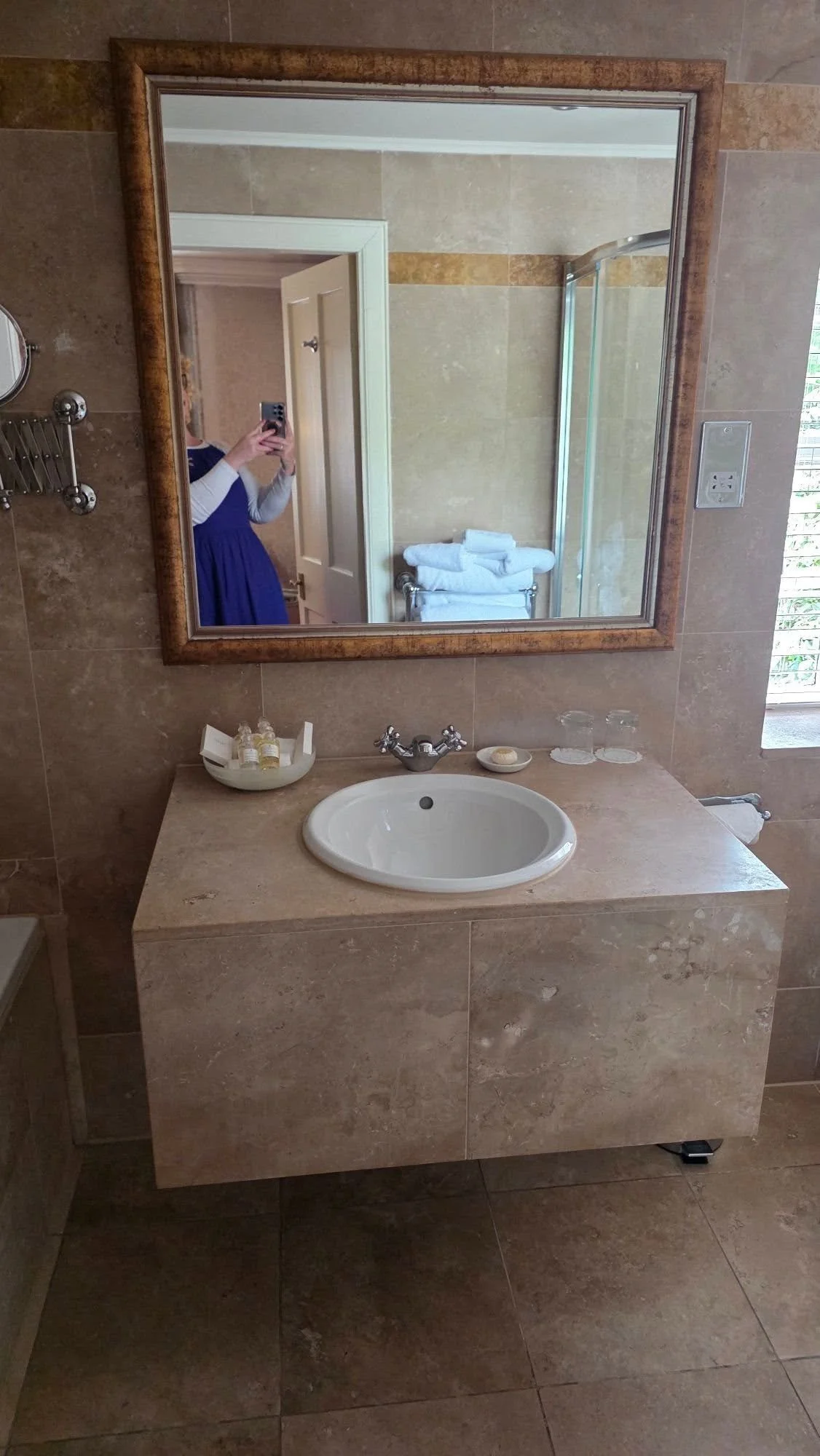 TH bathroom 4.jpg