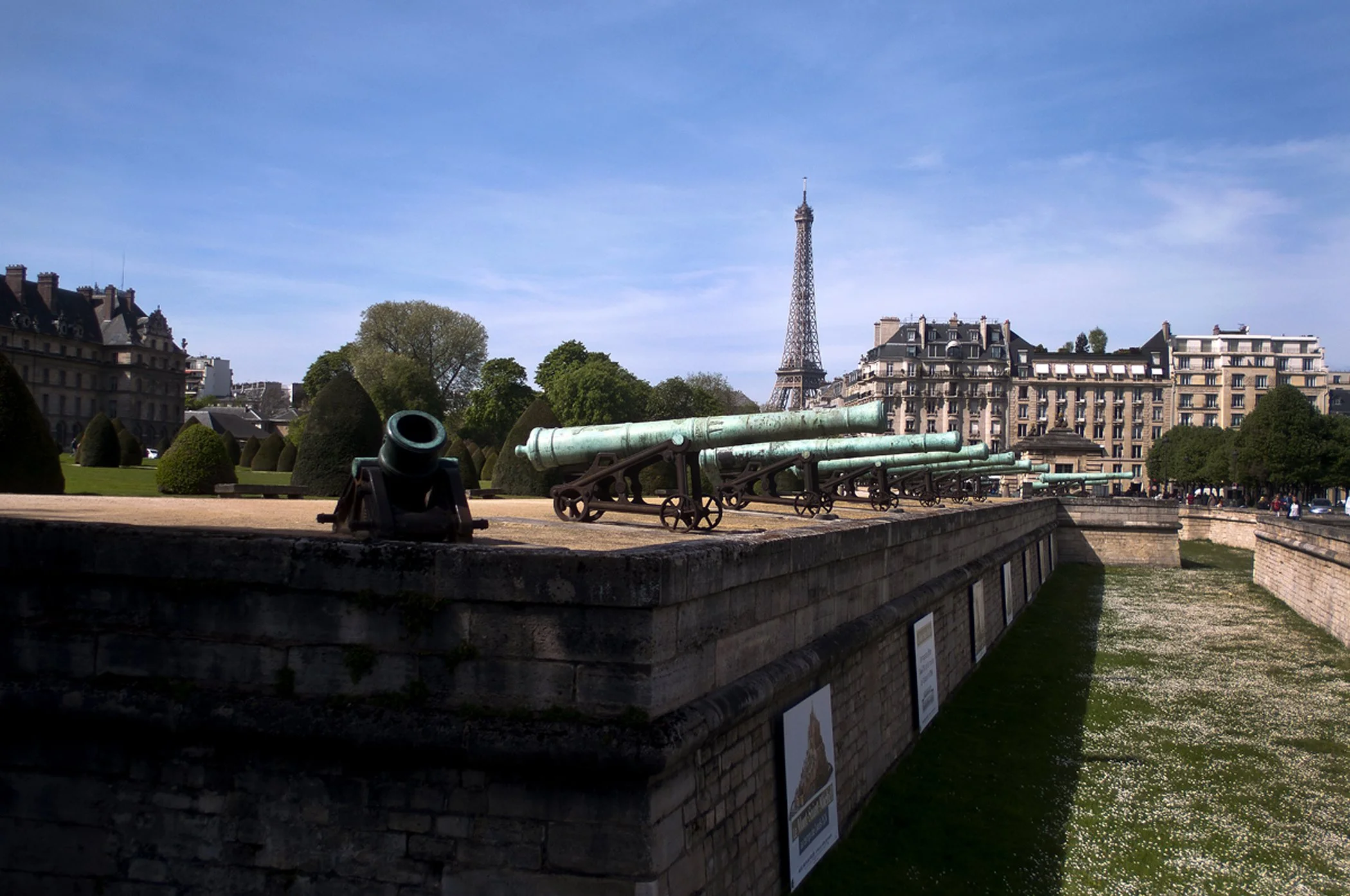Paris Army_Museum_Eiffel_Tower - Joe.jpg