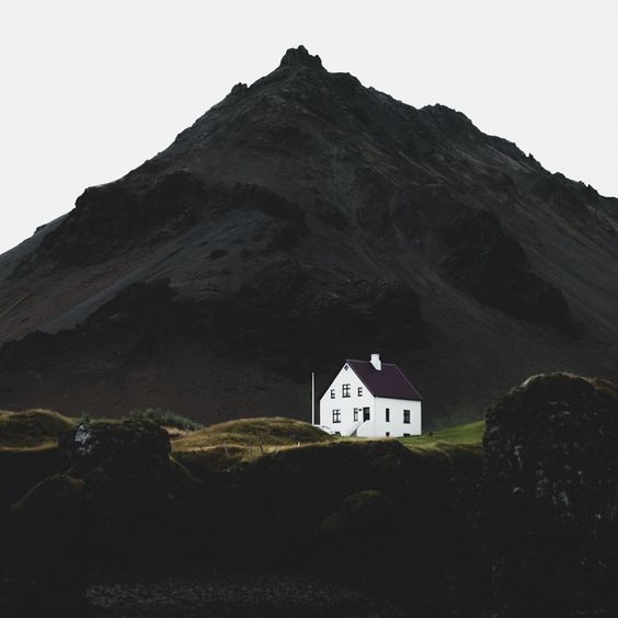 Sustainability article. Image of Norwegian countryside scene with white house