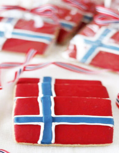 Celebrating_Scandi_Holidays_Norwegian_Cake.jpg