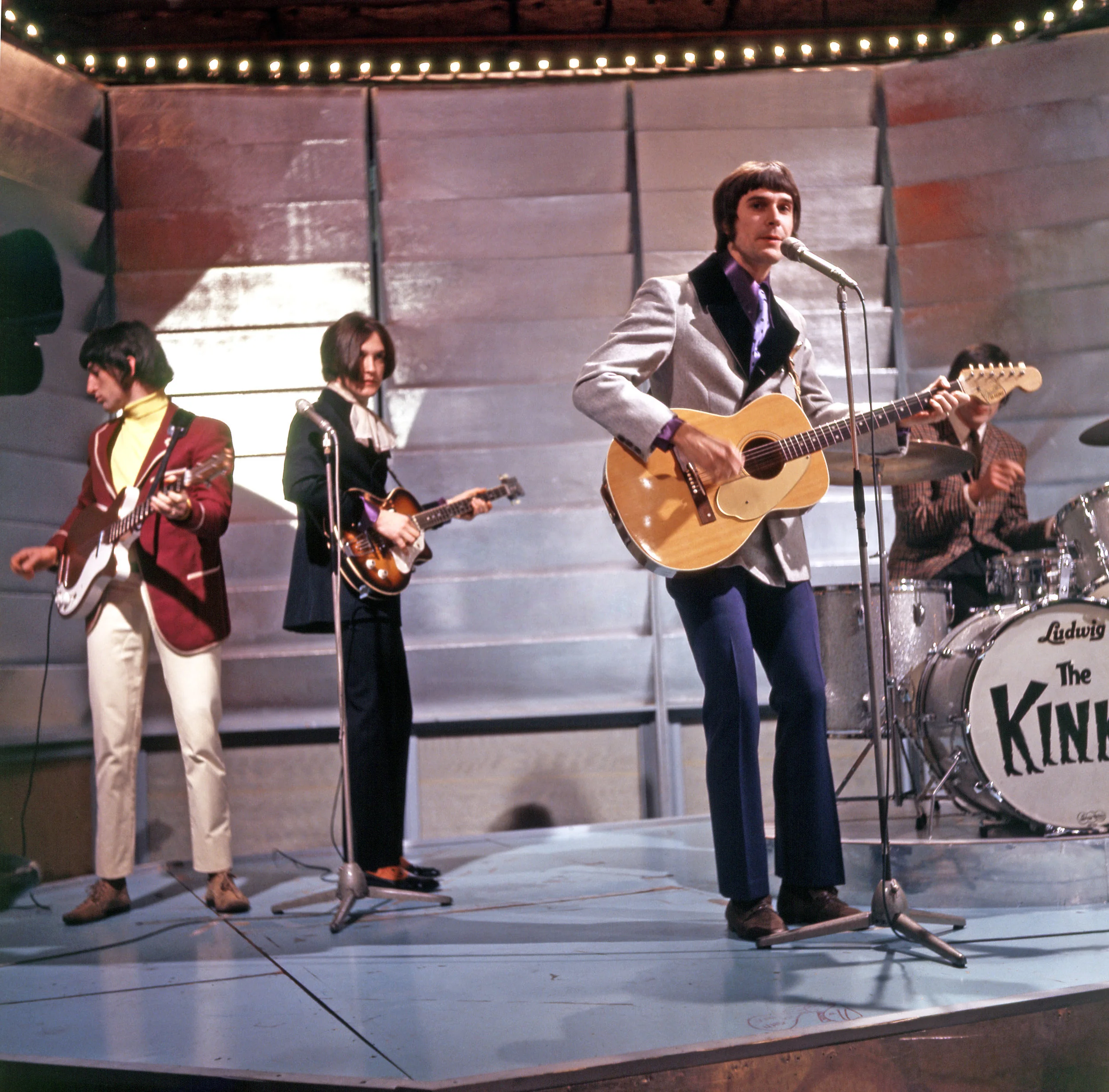 THE KINKS - ECHOES OF A WORLD.jpg