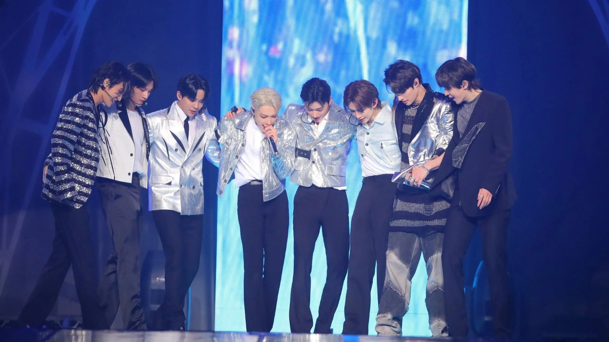 ATEEZ: TOWARDS THE LIGHT