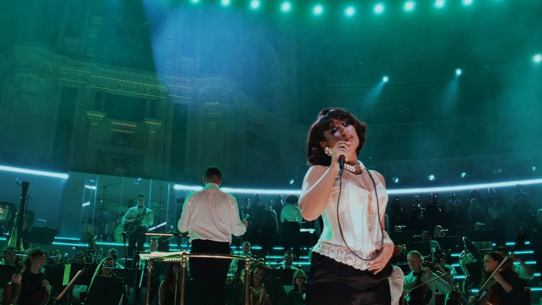 RAYE_My21stCenturySymphonyLiveAtTheRoyalAlbertHall_G040000000429P_CH06.jpg