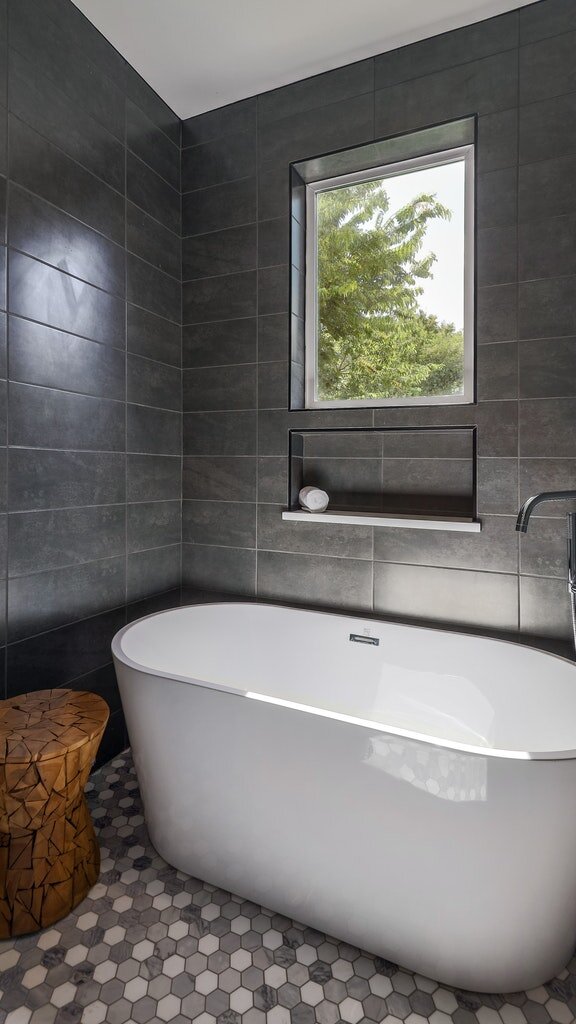 Stunning tub and tiling