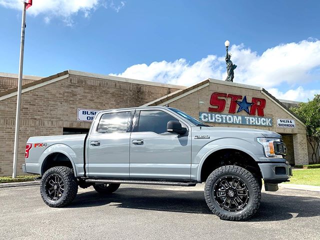 New F150... 6" Fabtech Lift .. 35x12.5 Nitto Ridge Grapplers .. 20" Hostile Guantlet Wheels... Custom Alea Leather... Looking SHARP 💥