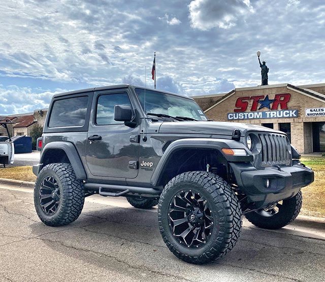 2019 Jeep... 3” Fabtech lift... 20” Fuel Assault wheels... 35x12.50 Ridge Grappler tires.... NFab steps