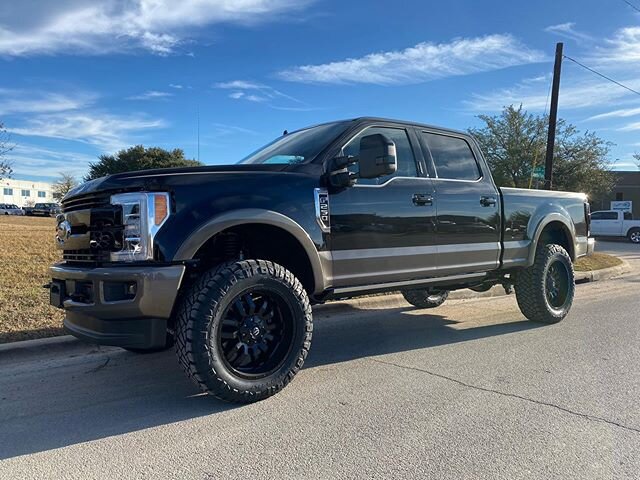 2019 Ford SD ... 2.5&quot; BDS lift ... 22&quot;
Fuel Sledge Wheels... 37&quot; Ridge Grappler tires ... And more!!