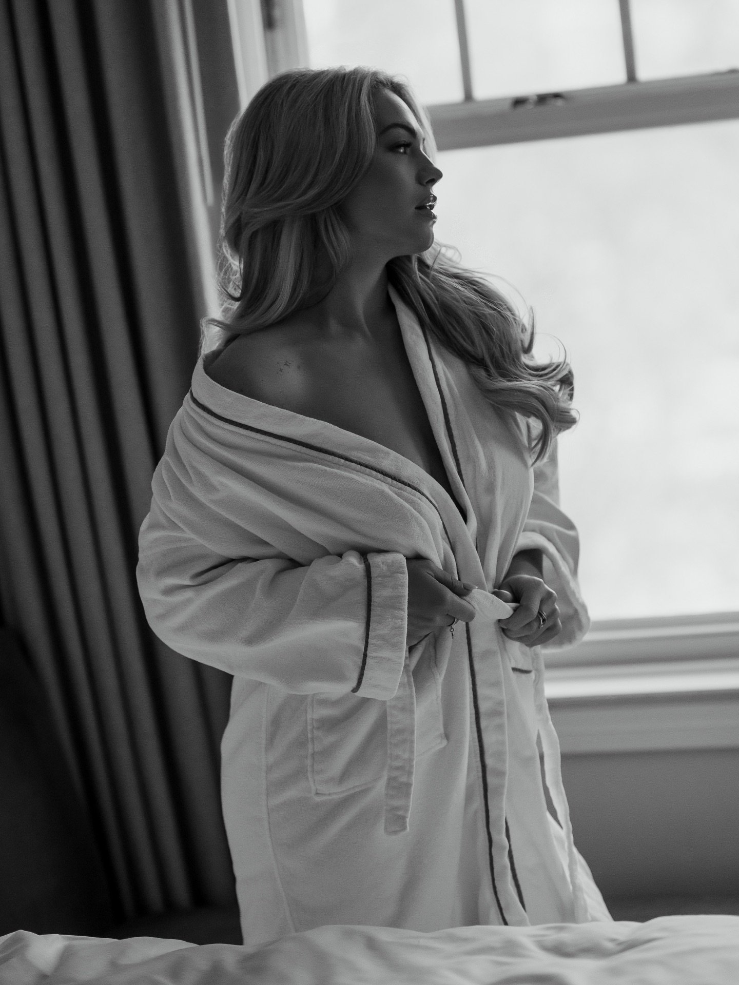 good morning ☕️ @thenewburyboston @looksbylayza #bostonboudoir #bostonphotographer #boudoir #bostonbride #tildeathphoto