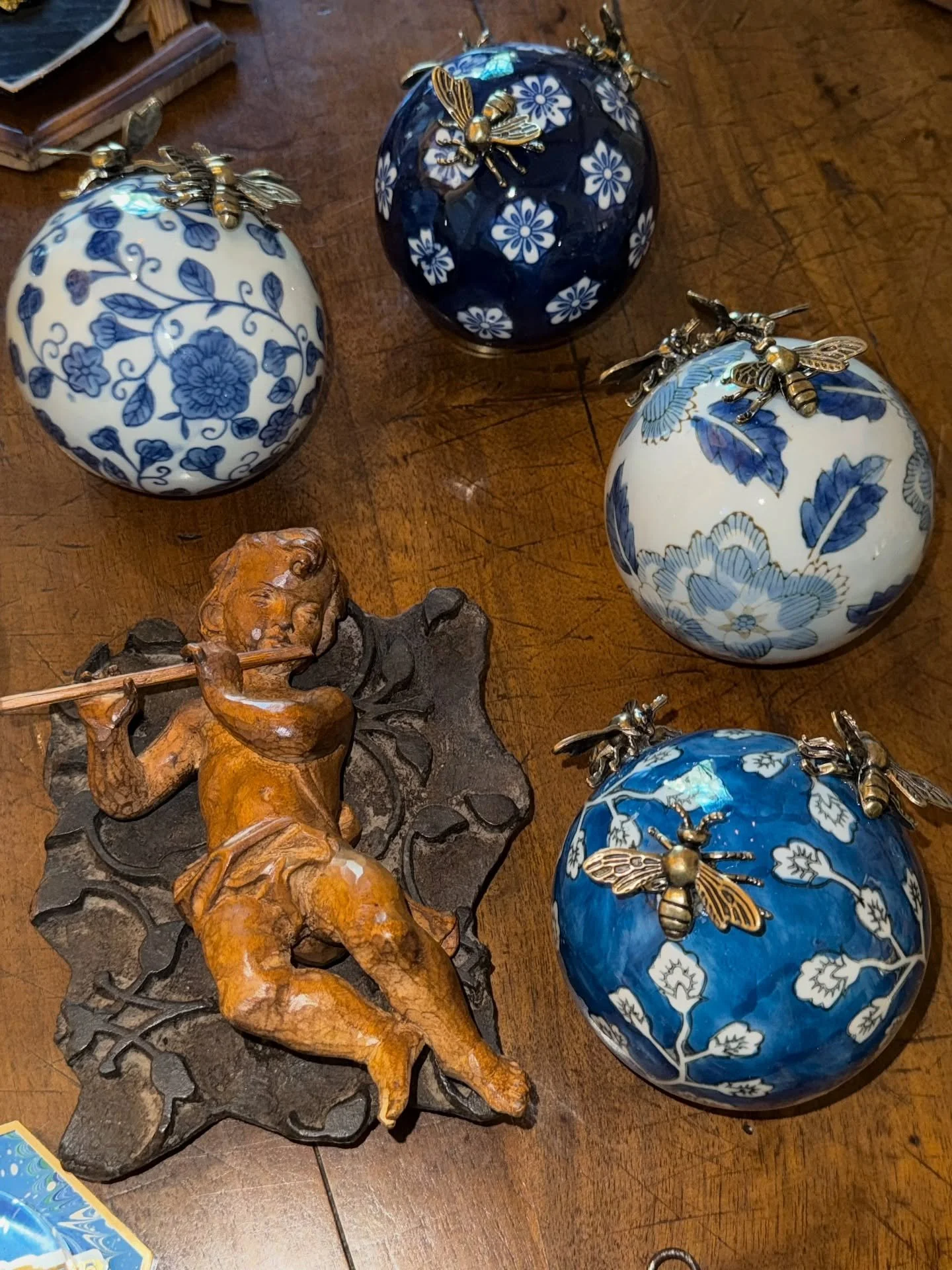 So fun having Trace Mayer in Omaha for the @omahaantiqueshow ❤️ 
There were plenty of bees for Omaha shoppers, and I managed to get a few to share with my TFT shoppers!! 
We all love @museumbees 🐝 
The new ceramic balls are super fun!! 
Just uploade