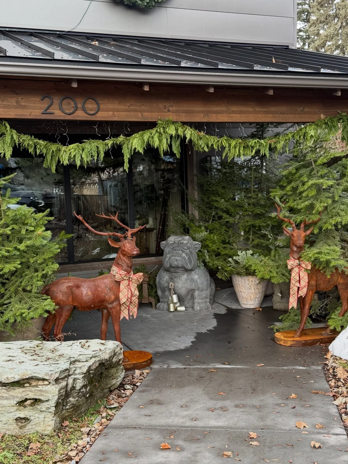 Fun visit with Hillary in Whitefish! Ready for the holidays!  @hunterandcompanydesign